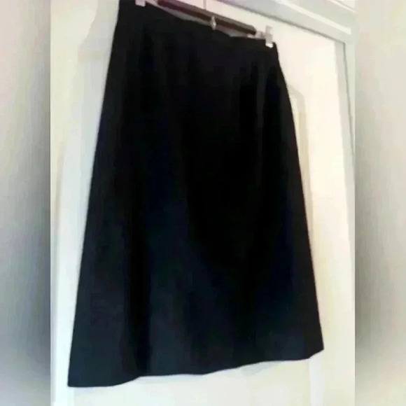 Vintage pure wool black staple Koret midi skirt. Made in the USA - Picture 2 of 6
